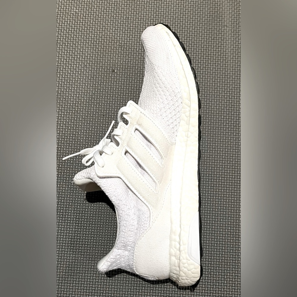 Adidas Ultraboost DNA 5.0 Men’s White Size 9.5